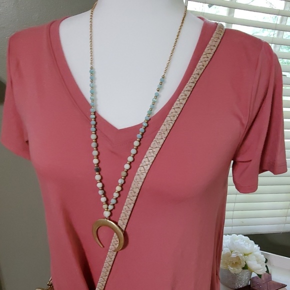 **LAST ONE** V-Neck Tunic with Pockets - Picture 4 of 5